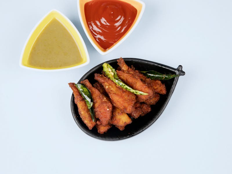 Crispy Chicken Wings with hot sauce